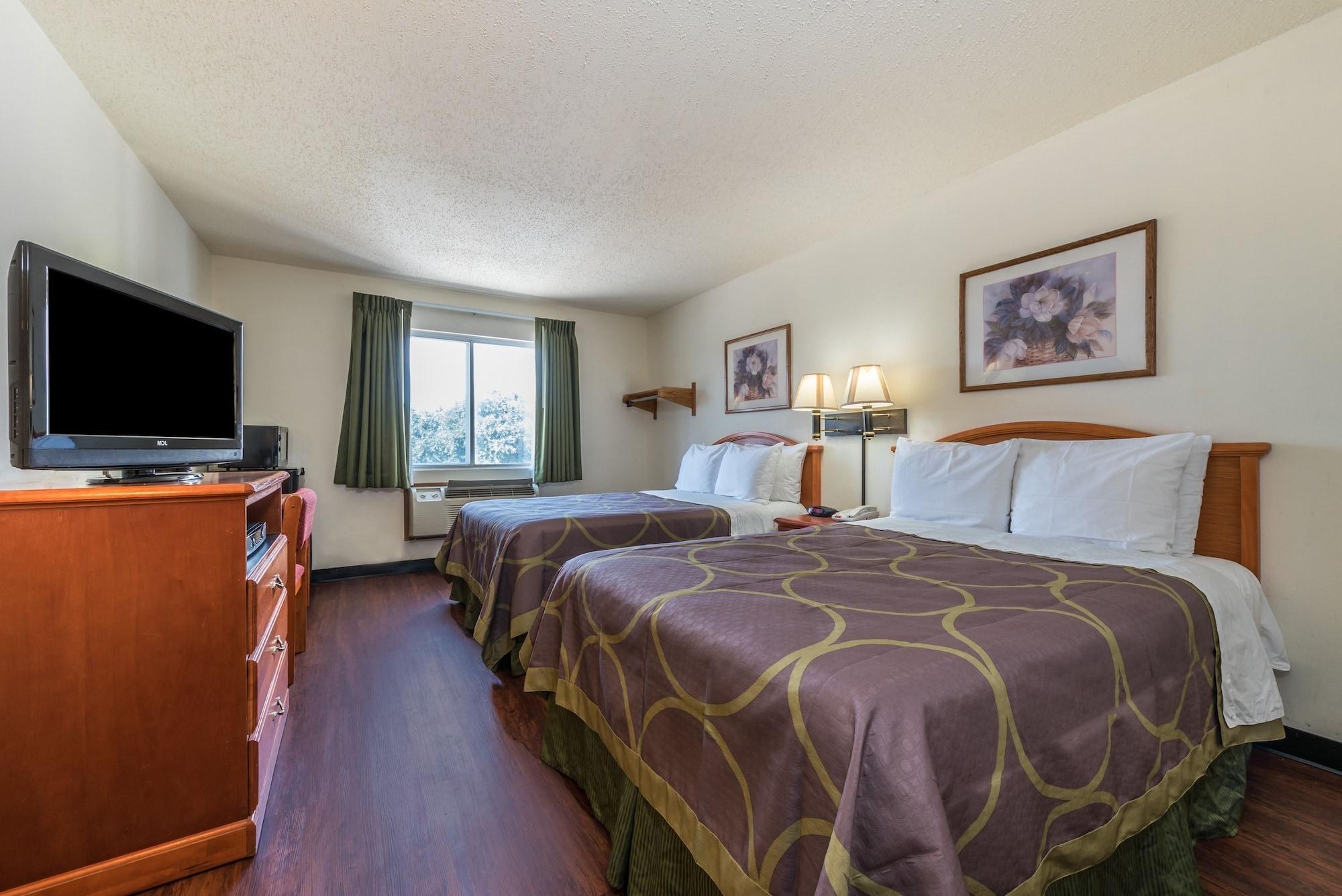 Super 8 By Wyndham Denton Hotel Exterior photo