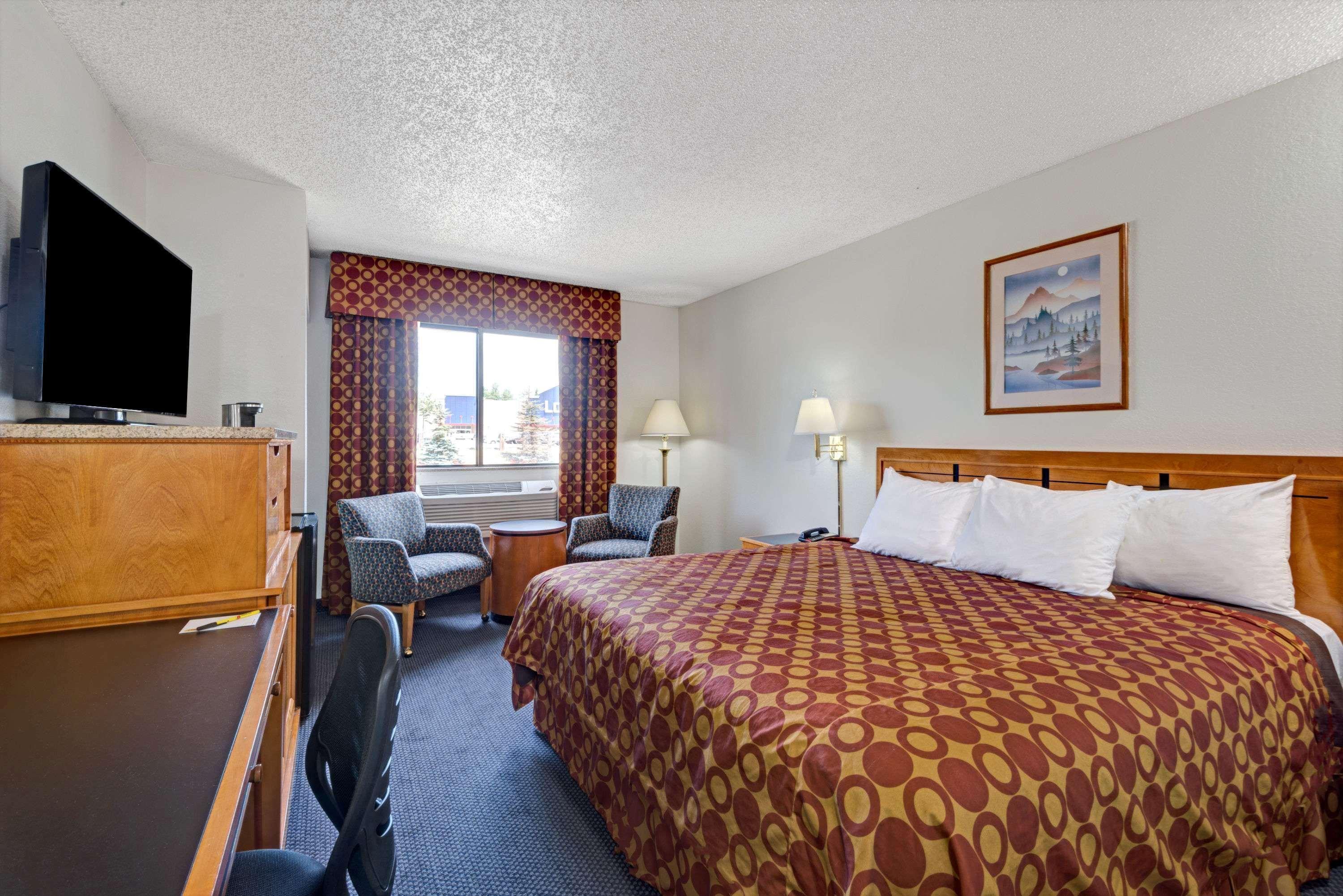 Super 8 By Wyndham Denton Hotel Exterior photo